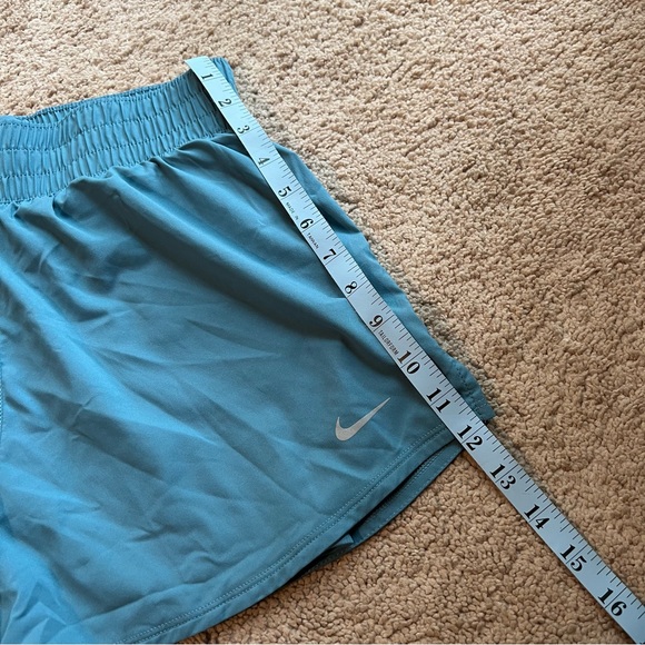 Nike running shorts - Picture 3 of 7